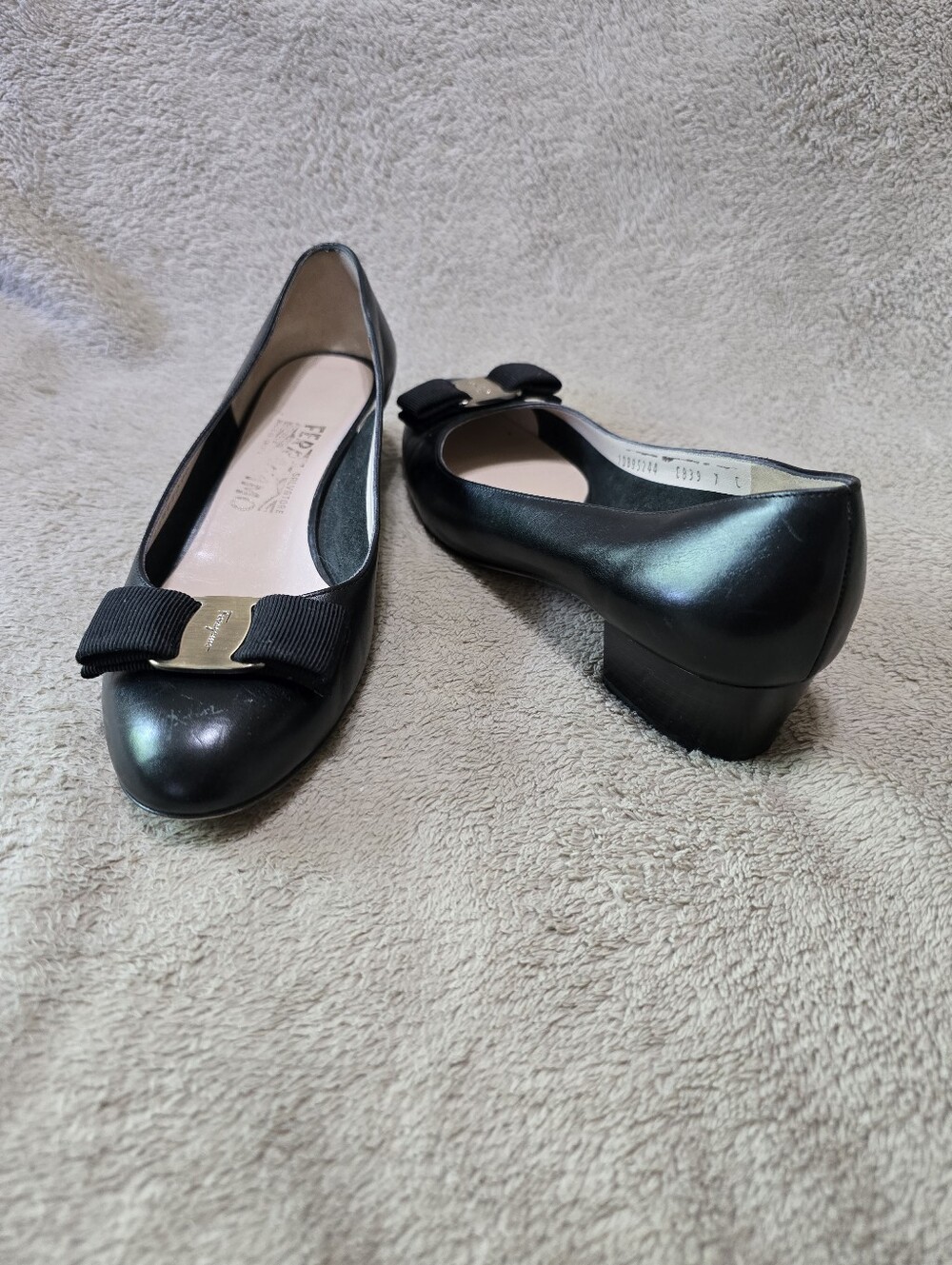 Salvatore Ferragamo Black Leather Vara Bow Low Block Heel Pumps Size 7C